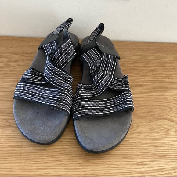 Aerosoles Size 10 Black, Grey & White Elastic Sandals - Picture 3 of 8